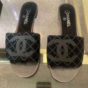 Chanel slides
